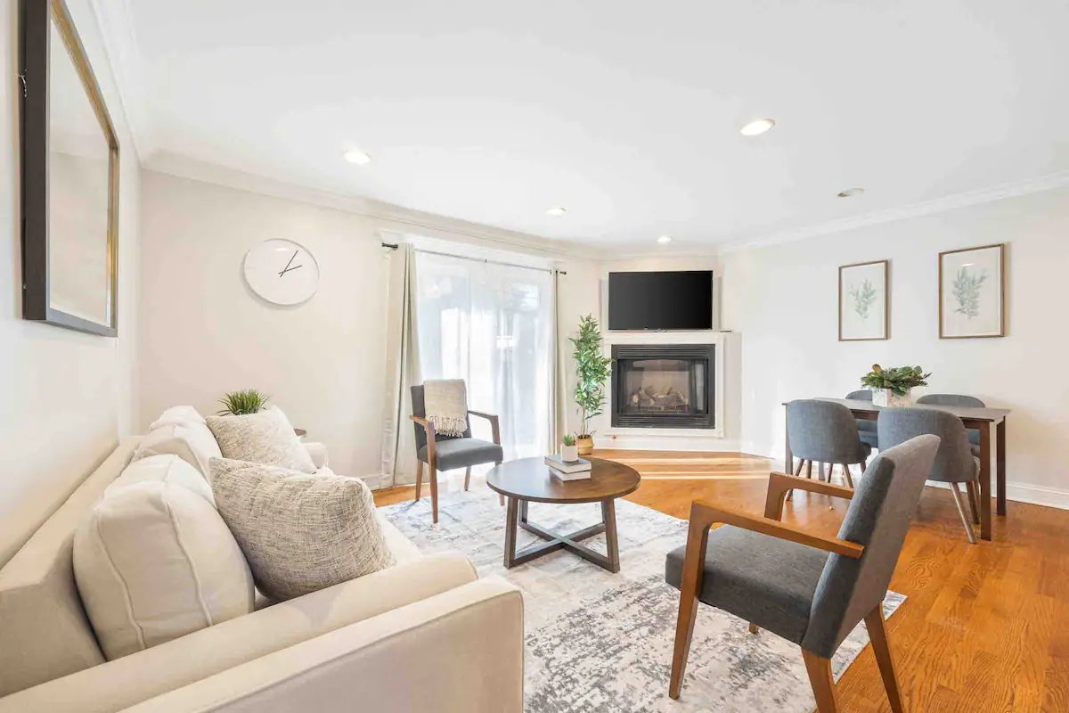 Windy city living room